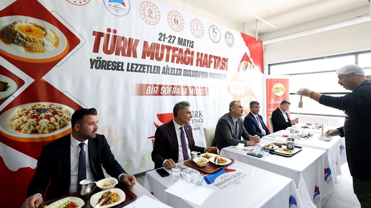 agrida-turk-mutfagi-haftasi-kapsaminda-aileler-en-iyi-yemegi-yapmak-icin-hunerlerini-sergiledi